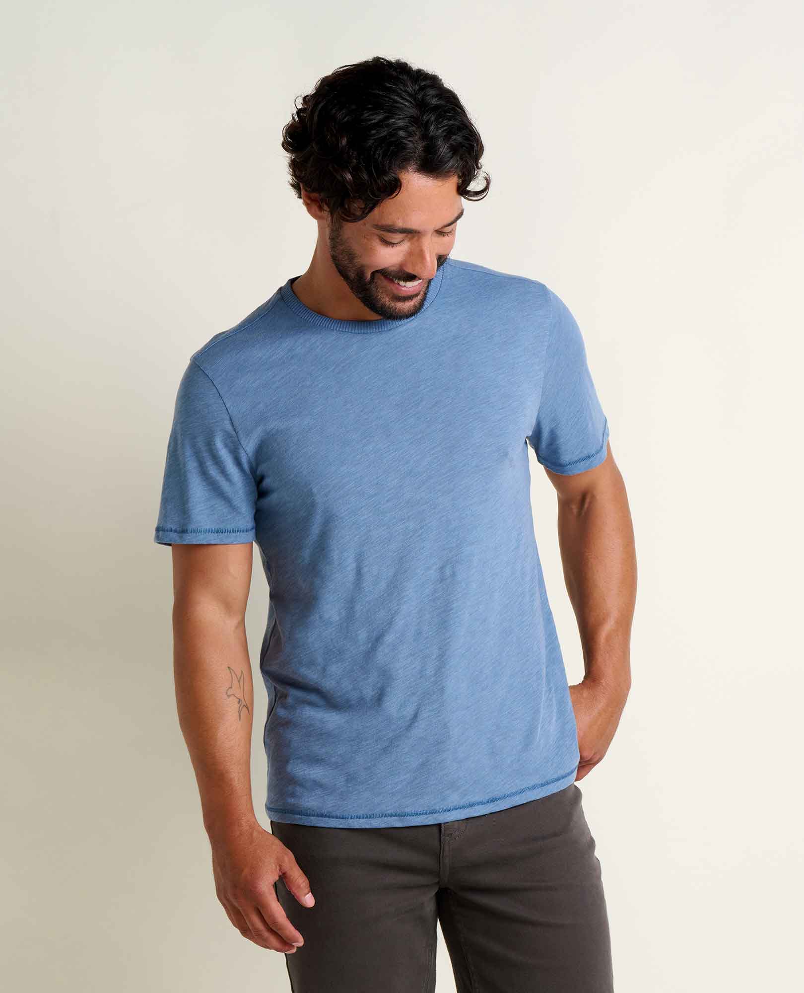 msg:Beau is 6'0" and is wearing a size medium.