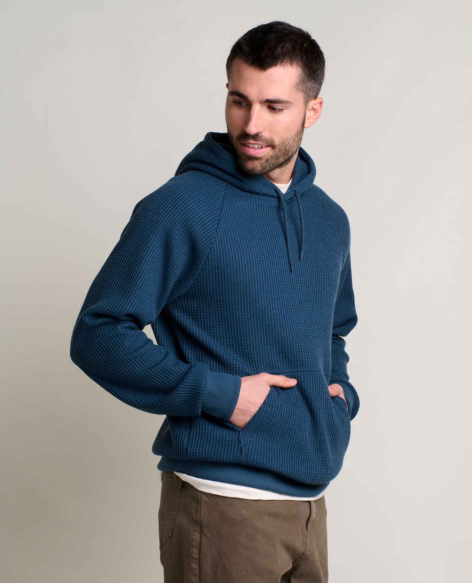 msg:Alessandro is 5'10 ½" and is wearing a size medium.
