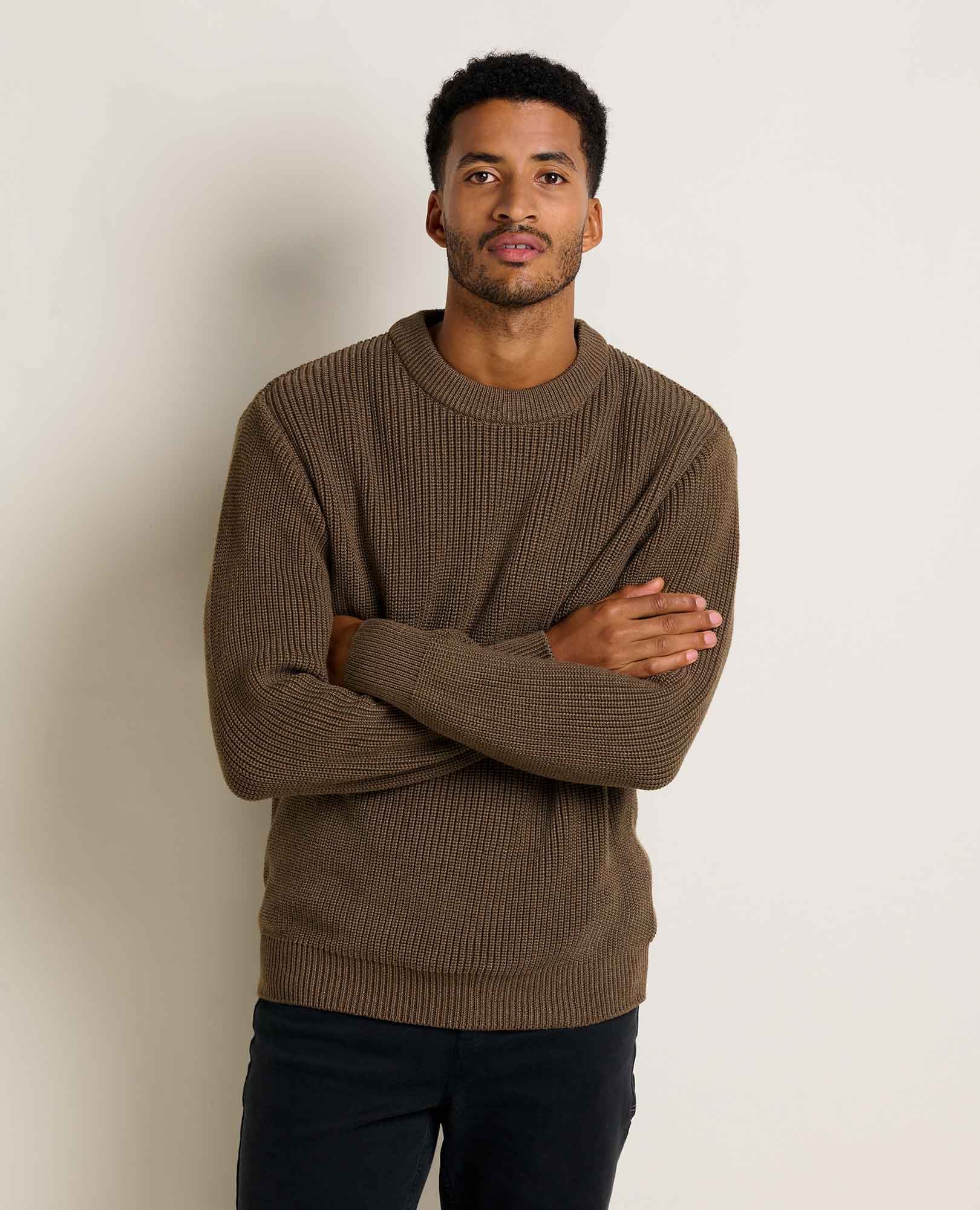 msg:Adom is 6'2" and is wearing a size medium.
