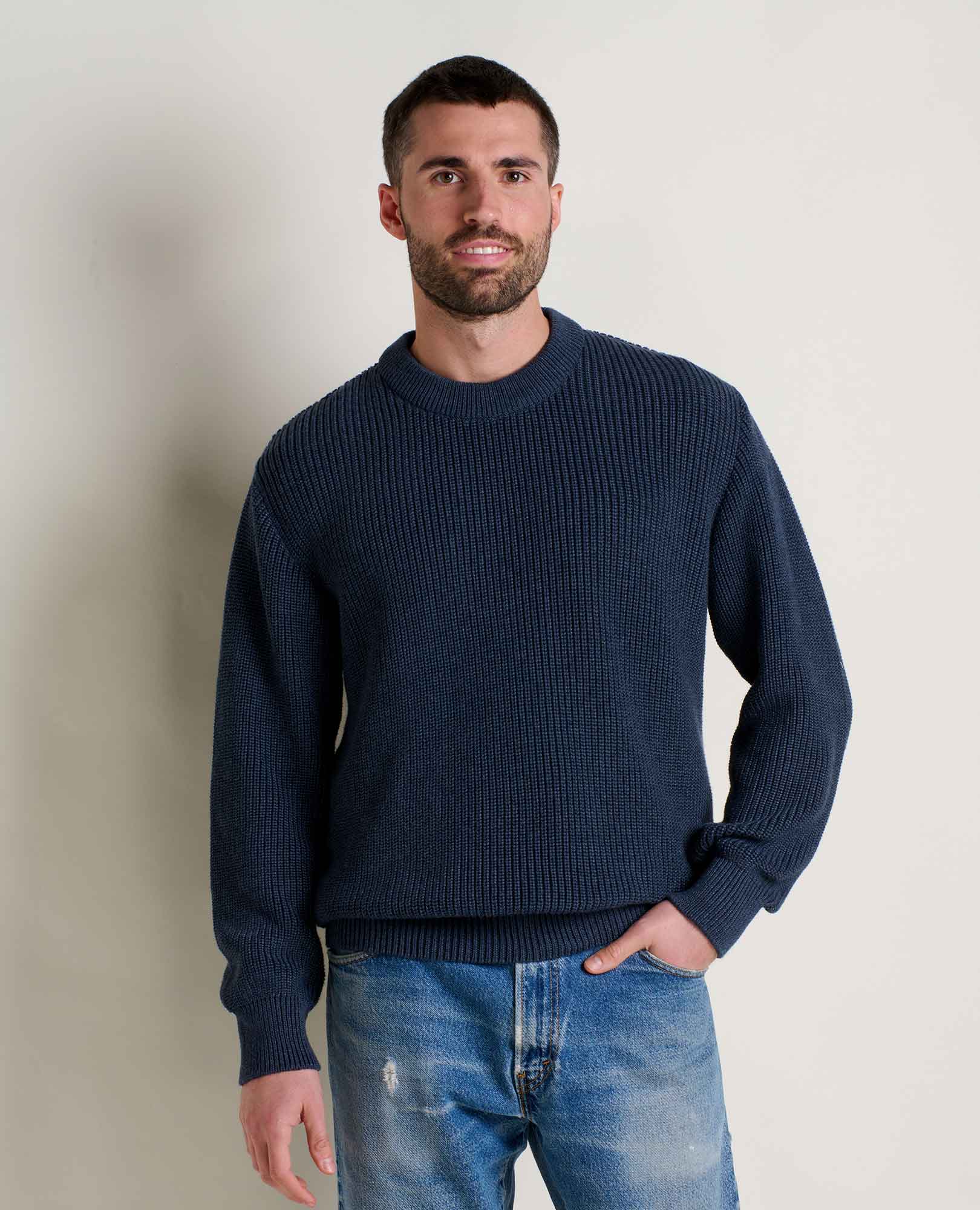 msg:Alessandro is 5'10 ½" and is wearing a size medium.