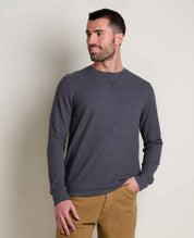 msg:Alessandro is 5'10 ½" and is wearing a size medium.