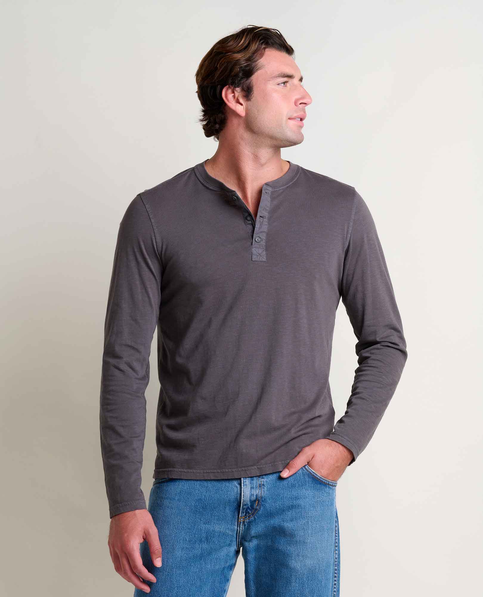 msg:Jacob is 6'1 ½" and is wearing a size medium.