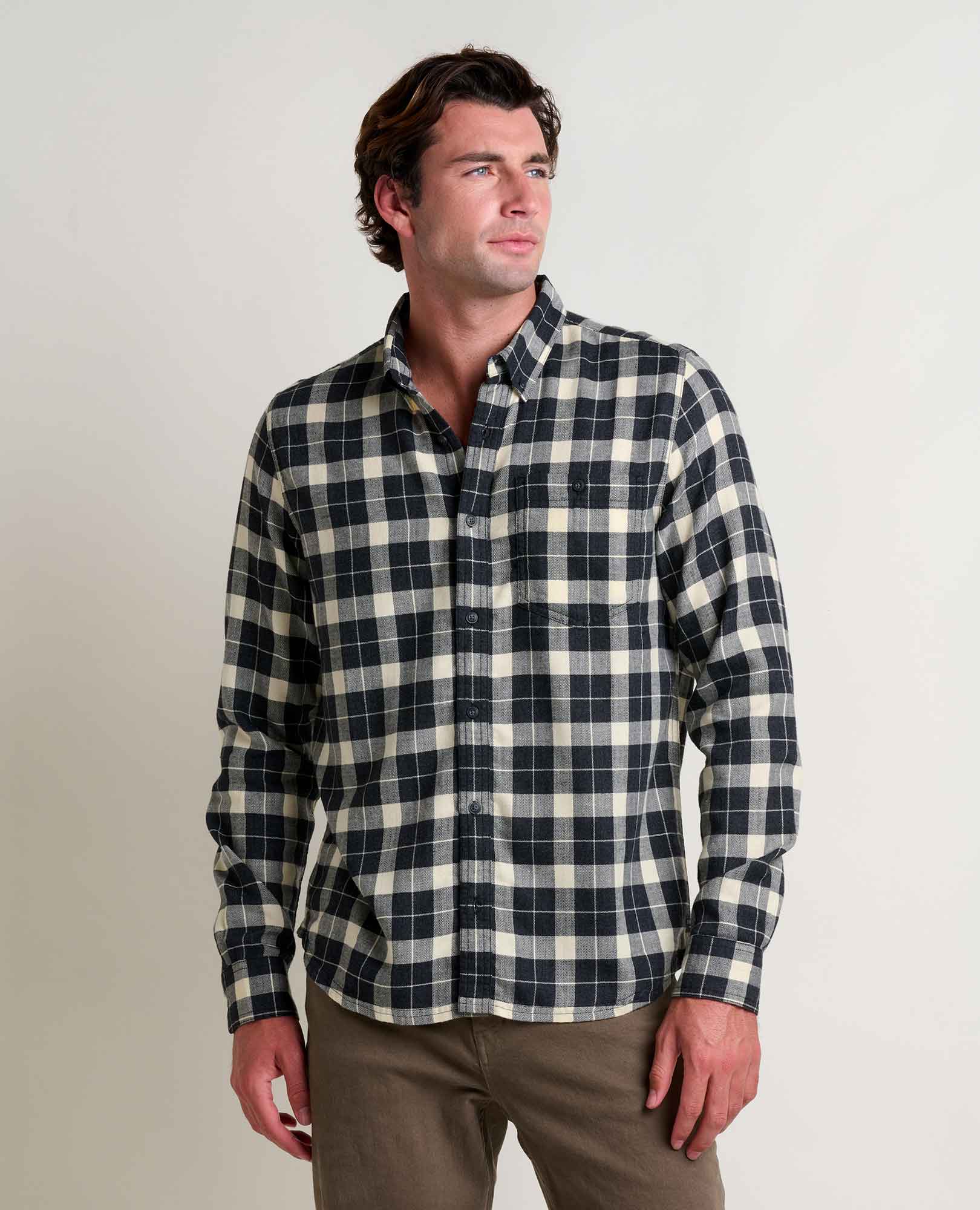 msg:Jacob is 6'1 ½" and is wearing a size medium.
