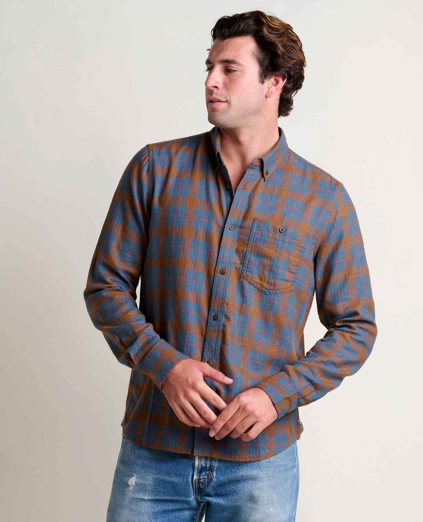 msg:Jacob is 6'1 ½" and is wearing a size medium.
