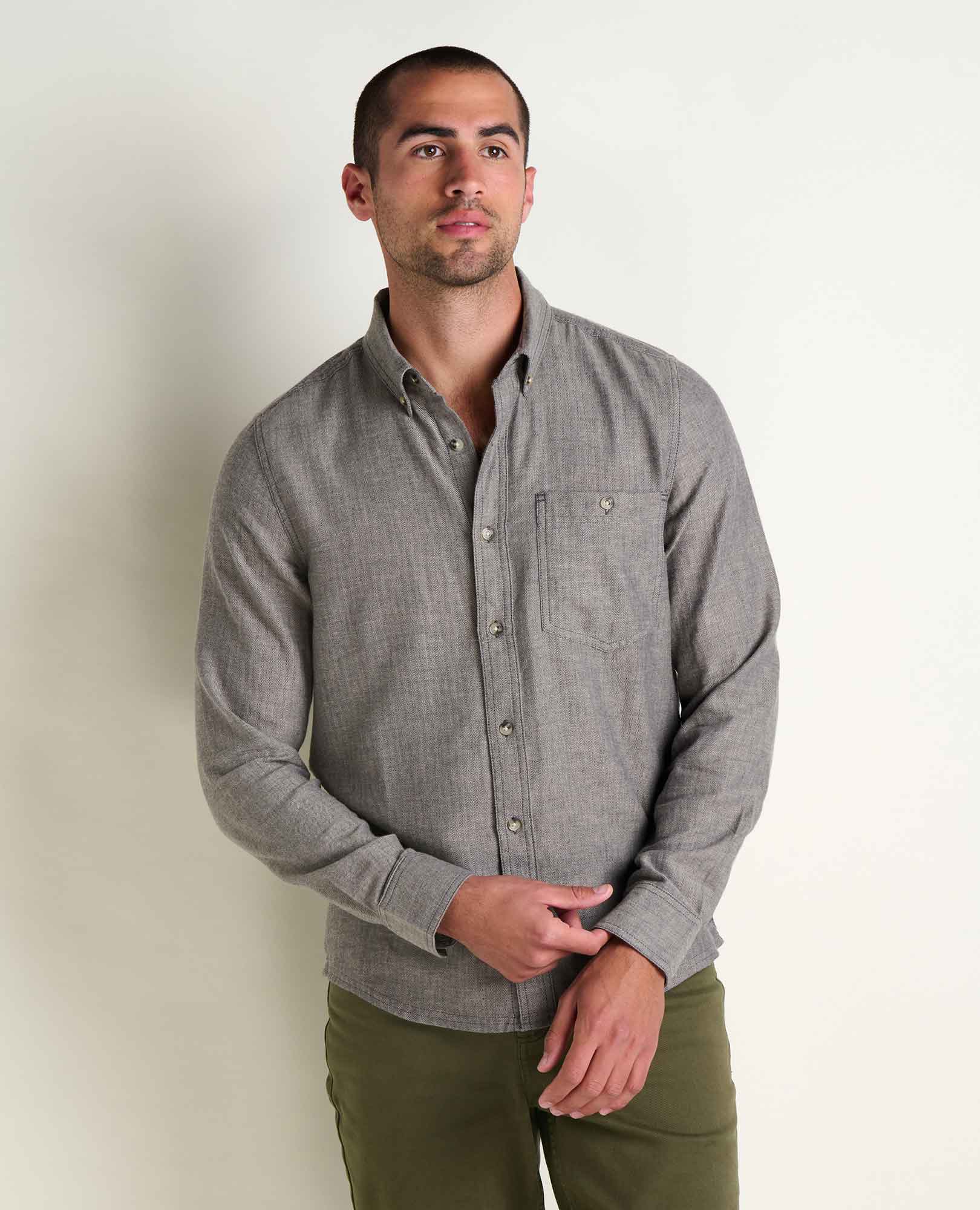 msg:Dale is 6'2" and is wearing a size medium.