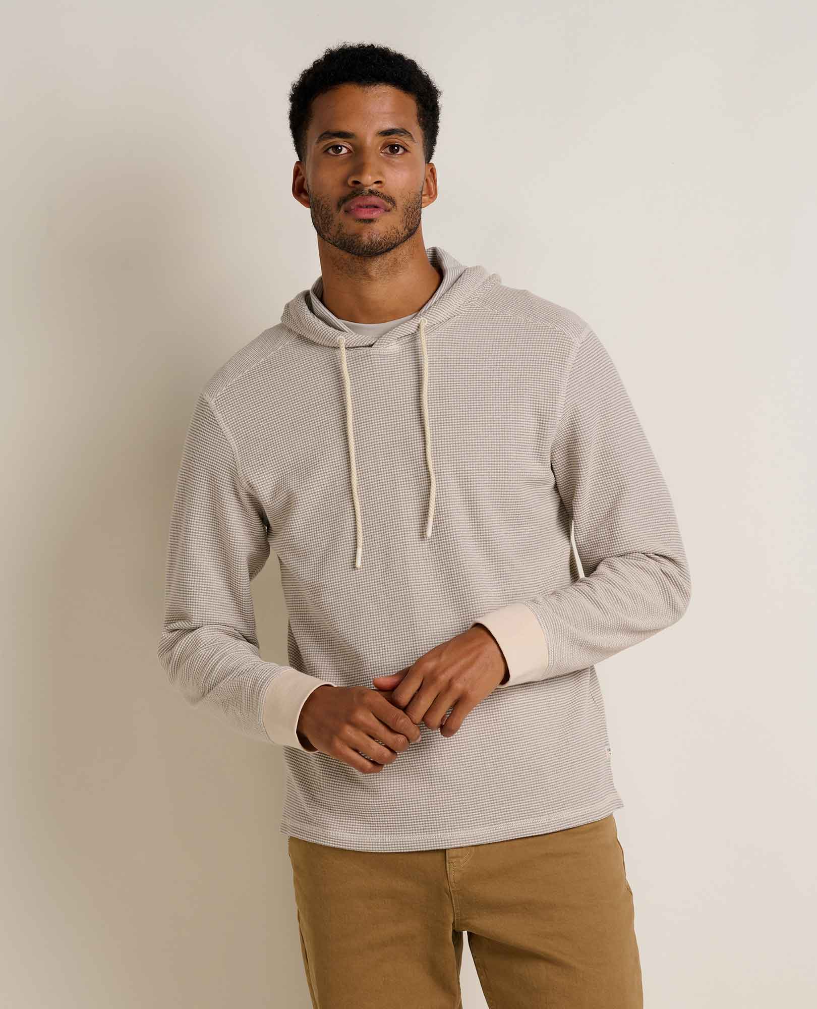 msg:Adom is 6'2" and is wearing a size medium.