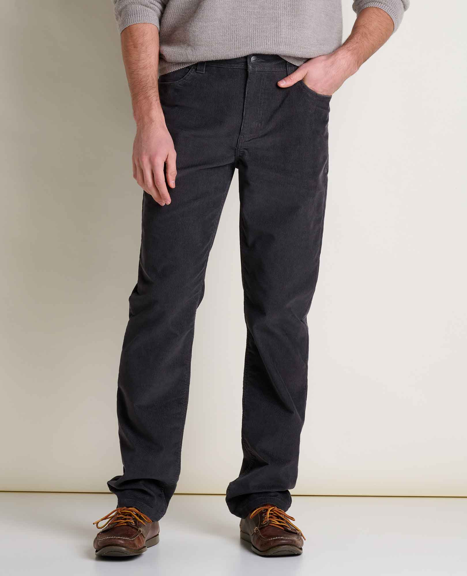 msg:Alessandro is 5'10 ½" and is wearing a size 32x32.